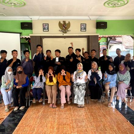 Mahasiswa KKN Undip Bangkitkan Jiwa Entreprener Muda Melalui Pelatihan BMC yang berbasis Digital